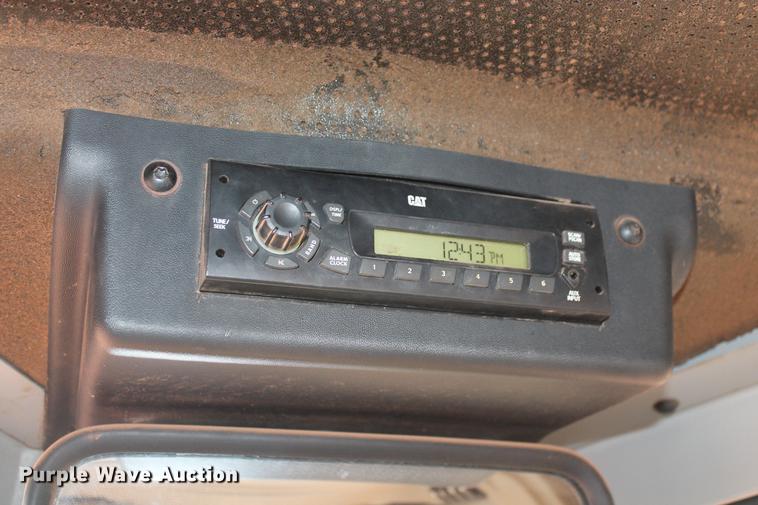 image for item DD5246 2006 Caterpillar D5G LGP dozer