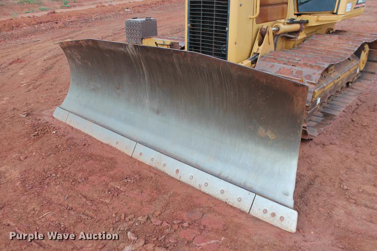 image for item DD5246 2006 Caterpillar D5G LGP dozer