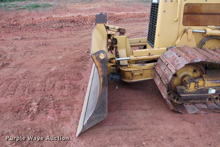 image for item DD5246 2006 Caterpillar D5G LGP dozer