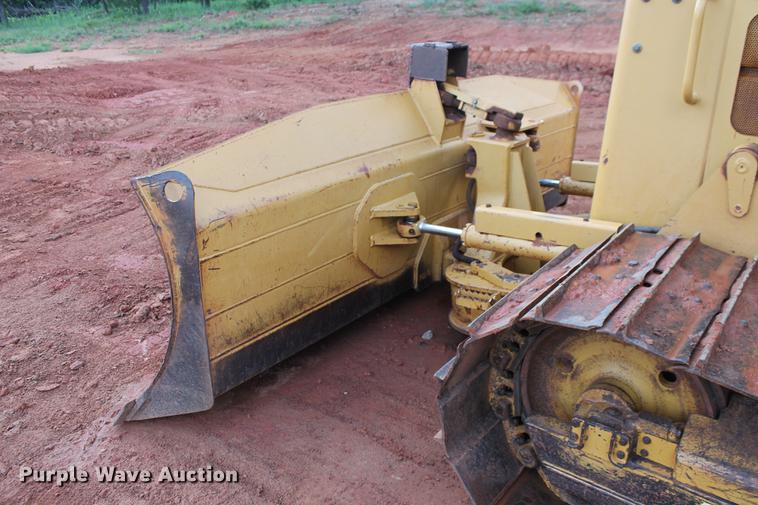 image for item DD5246 2006 Caterpillar D5G LGP dozer