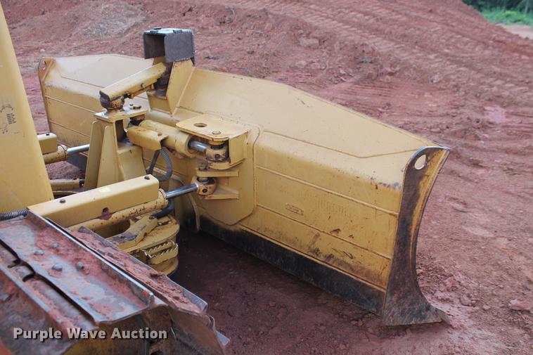 image for item DD5246 2006 Caterpillar D5G LGP dozer