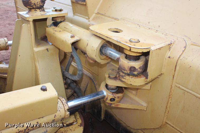 image for item DD5246 2006 Caterpillar D5G LGP dozer