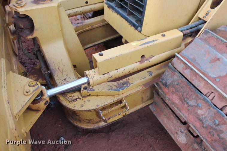 image for item DD5246 2006 Caterpillar D5G LGP dozer