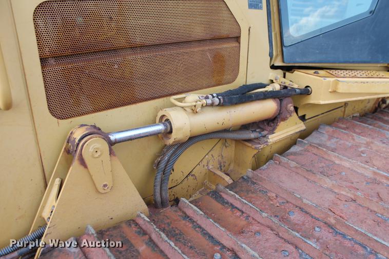 image for item DD5246 2006 Caterpillar D5G LGP dozer