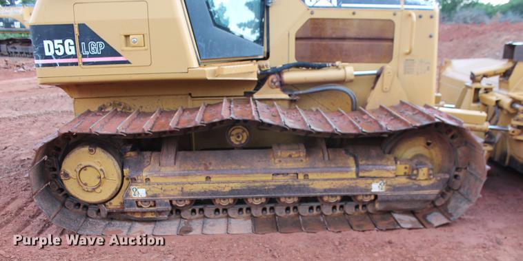image for item DD5246 2006 Caterpillar D5G LGP dozer