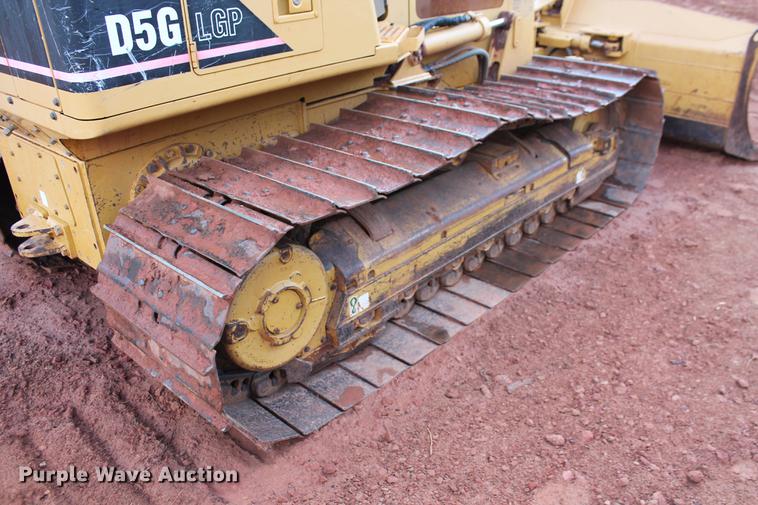 image for item DD5246 2006 Caterpillar D5G LGP dozer
