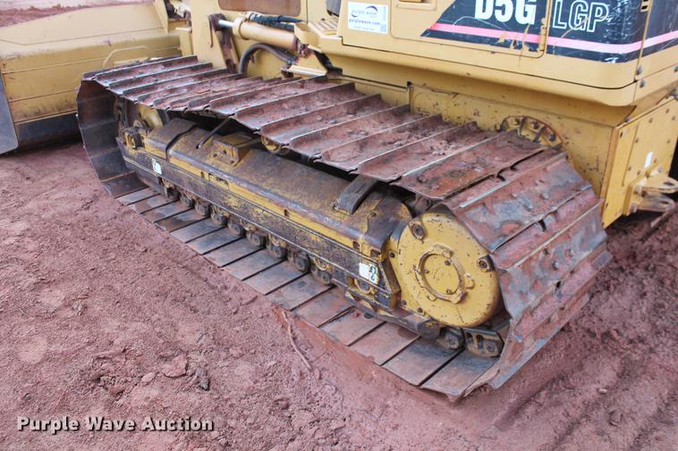 image for item DD5246 2006 Caterpillar D5G LGP dozer