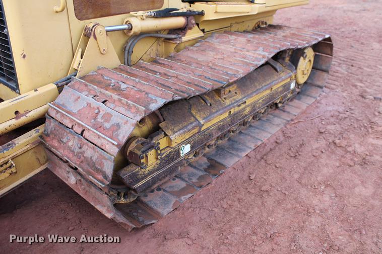 image for item DD5246 2006 Caterpillar D5G LGP dozer