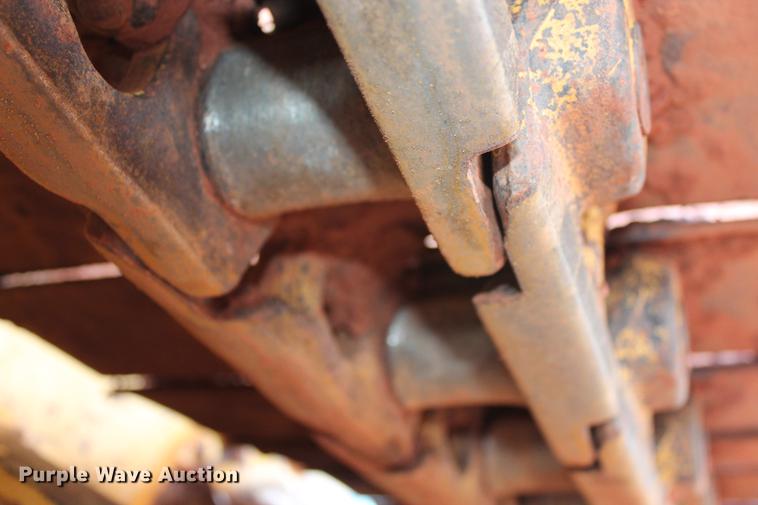 image for item DD5246 2006 Caterpillar D5G LGP dozer