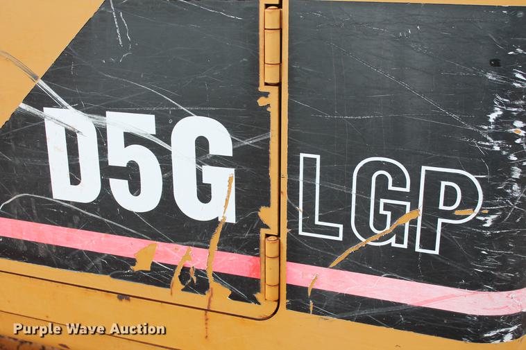 image for item DD5246 2006 Caterpillar D5G LGP dozer