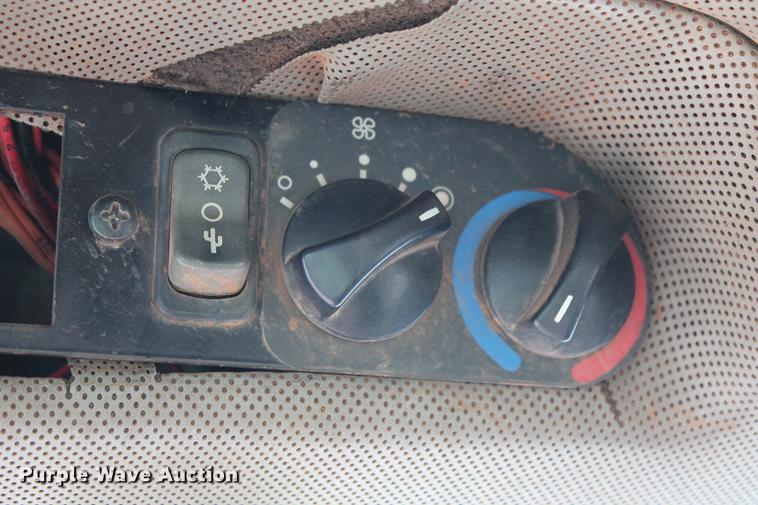 image for item DD5250 2004 John Deere 650H XLT dozer