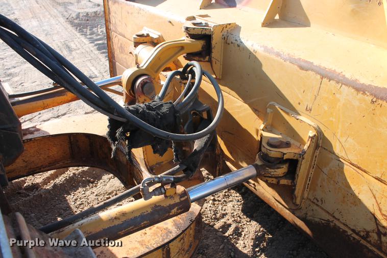 image for item DD5250 2004 John Deere 650H XLT dozer