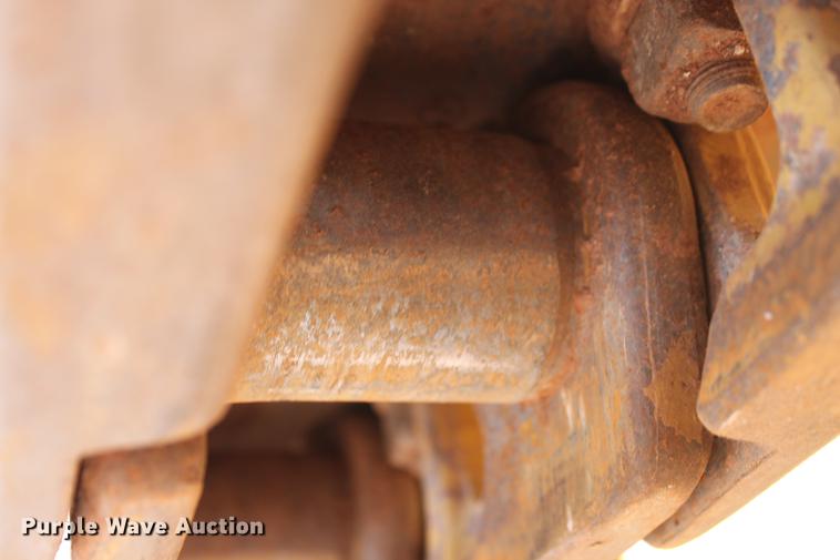 image for item DD5250 2004 John Deere 650H XLT dozer