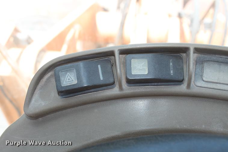 image for item DD5253 2004 Case 621D wheel loader