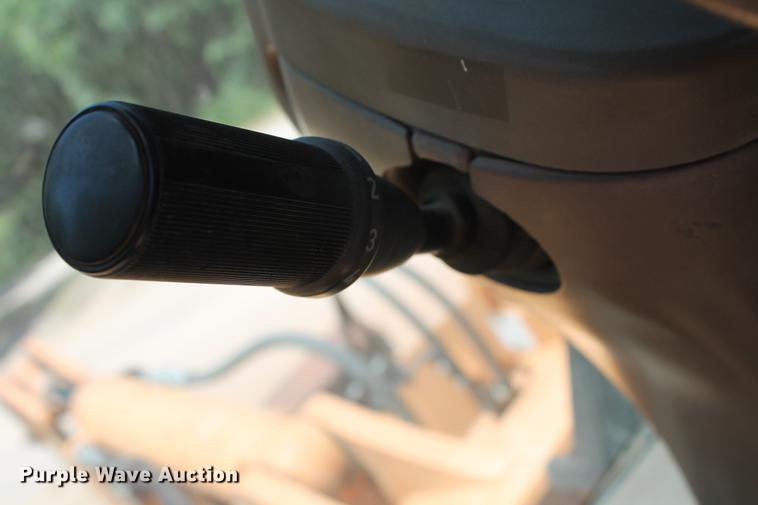 image for item DD5253 2004 Case 621D wheel loader