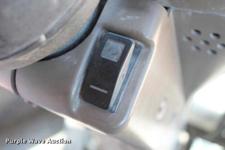 image for item DD5253 2004 Case 621D wheel loader