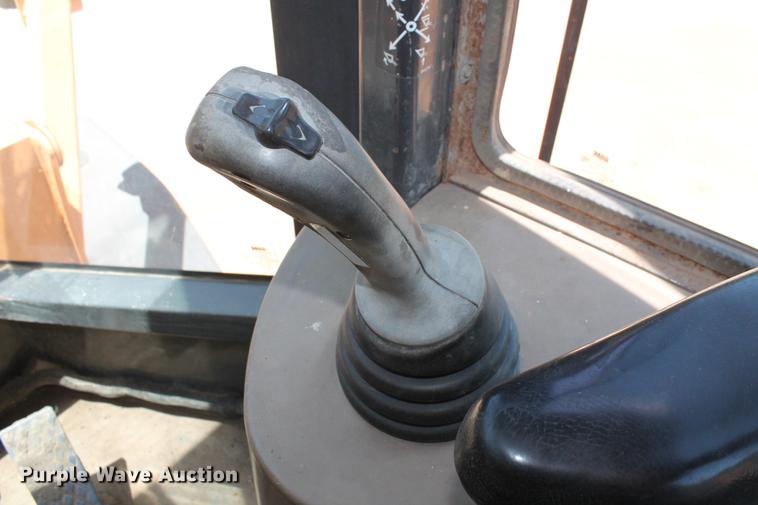 image for item DD5253 2004 Case 621D wheel loader