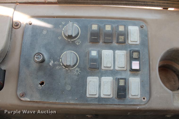 image for item DD5253 2004 Case 621D wheel loader