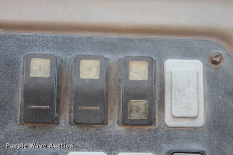 image for item DD5253 2004 Case 621D wheel loader