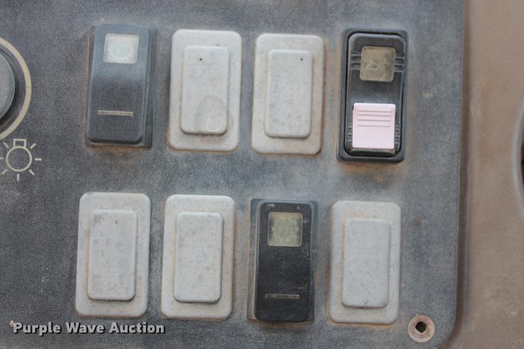 image for item DD5253 2004 Case 621D wheel loader