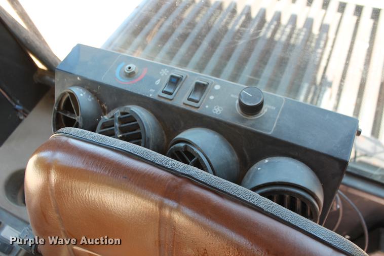 image for item DD5253 2004 Case 621D wheel loader