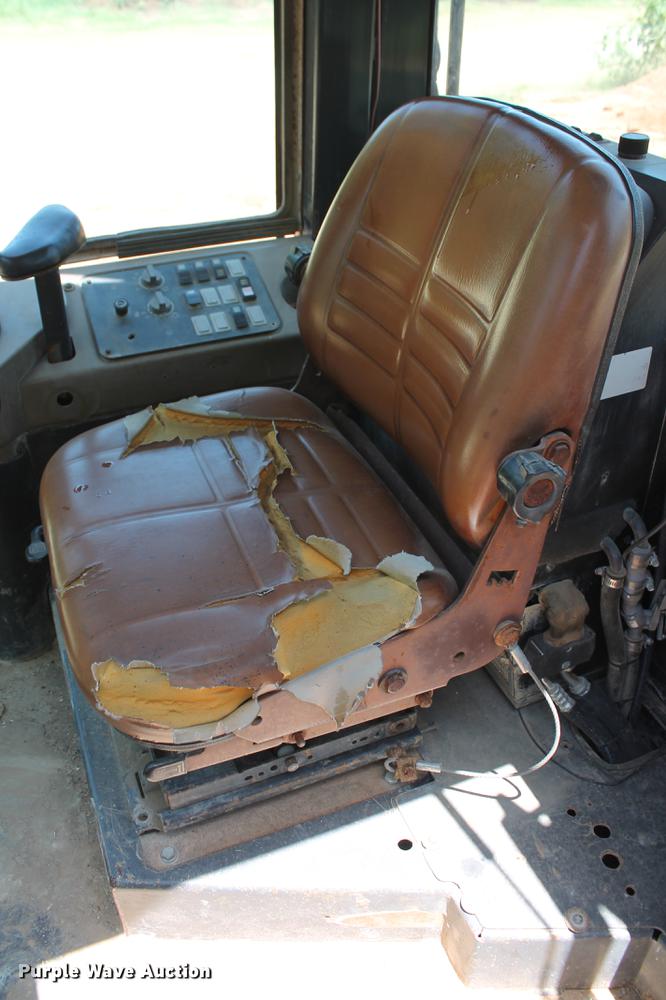 image for item DD5253 2004 Case 621D wheel loader