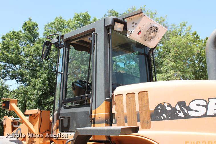image for item DD5253 2004 Case 621D wheel loader