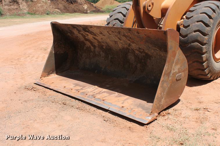 image for item DD5253 2004 Case 621D wheel loader