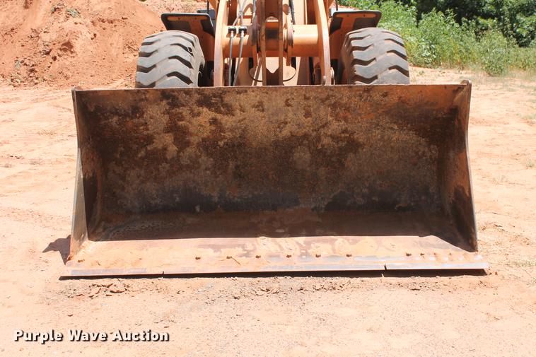 image for item DD5253 2004 Case 621D wheel loader