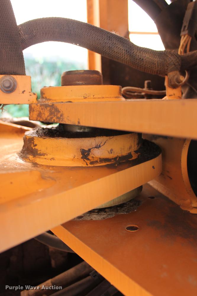 image for item DD5253 2004 Case 621D wheel loader