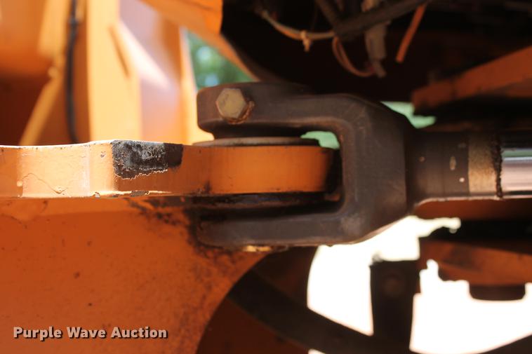 image for item DD5253 2004 Case 621D wheel loader