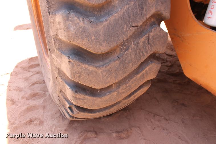image for item DD5253 2004 Case 621D wheel loader