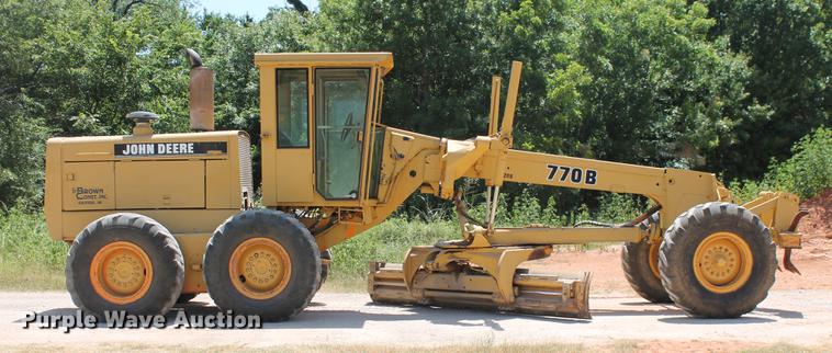 image for item DD5254 1987 John Deere 770B motor grader