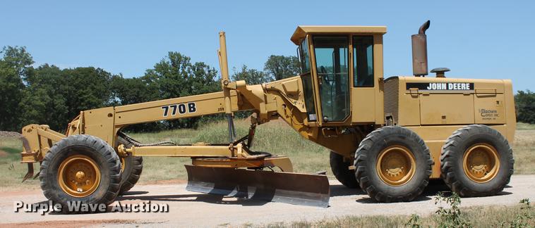 image for item DD5254 1987 John Deere 770B motor grader