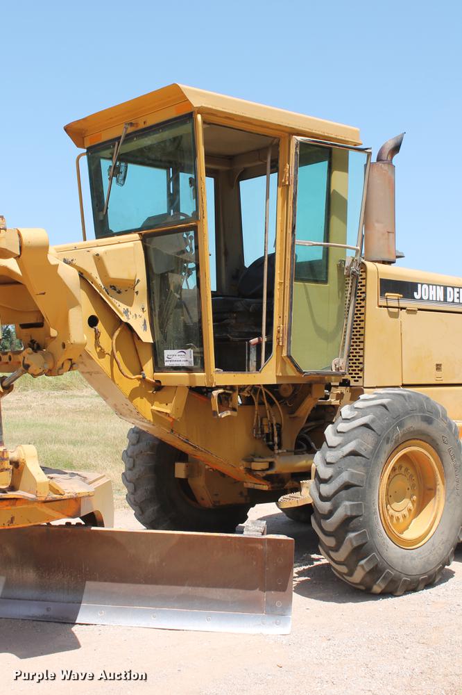 image for item DD5254 1987 John Deere 770B motor grader