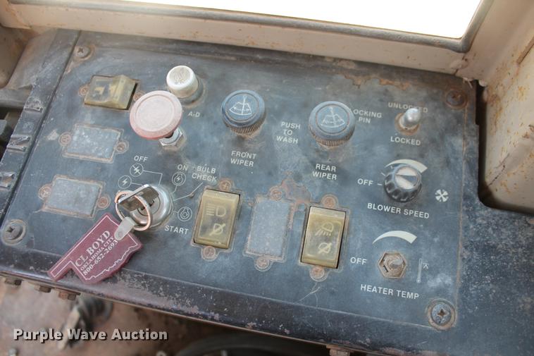 image for item DD5254 1987 John Deere 770B motor grader