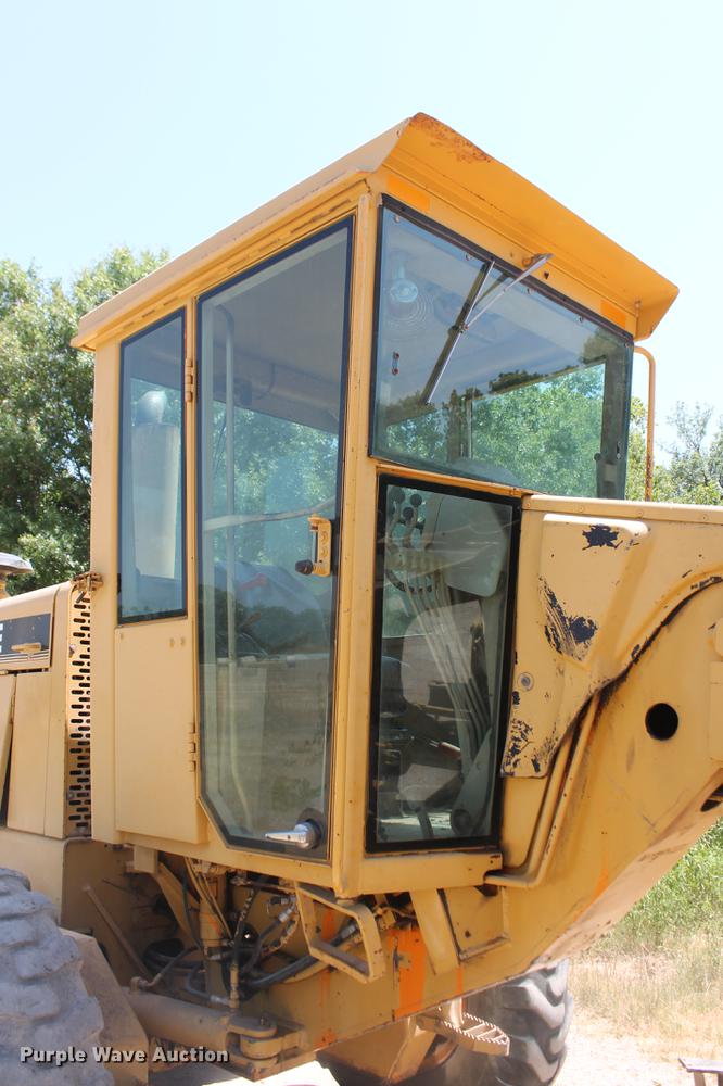 image for item DD5254 1987 John Deere 770B motor grader