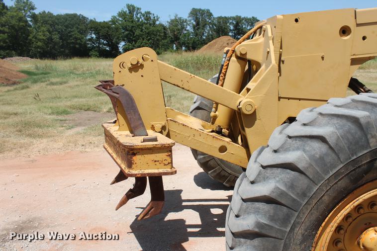 image for item DD5254 1987 John Deere 770B motor grader