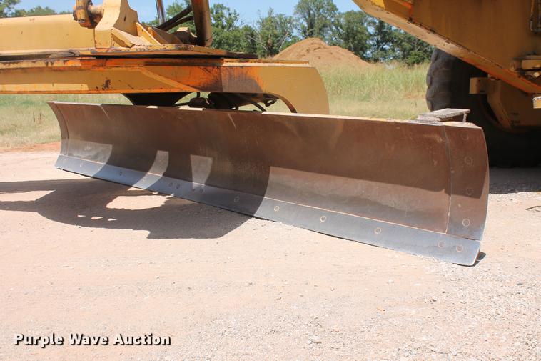 image for item DD5254 1987 John Deere 770B motor grader