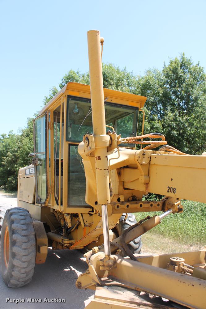image for item DD5254 1987 John Deere 770B motor grader