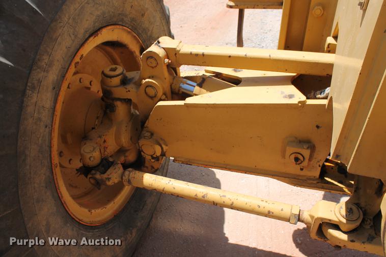 image for item DD5254 1987 John Deere 770B motor grader