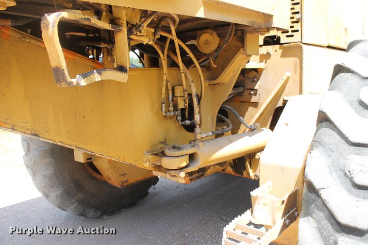 image for item DD5254 1987 John Deere 770B motor grader