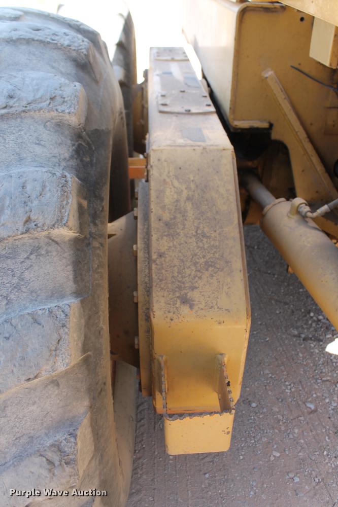 image for item DD5254 1987 John Deere 770B motor grader