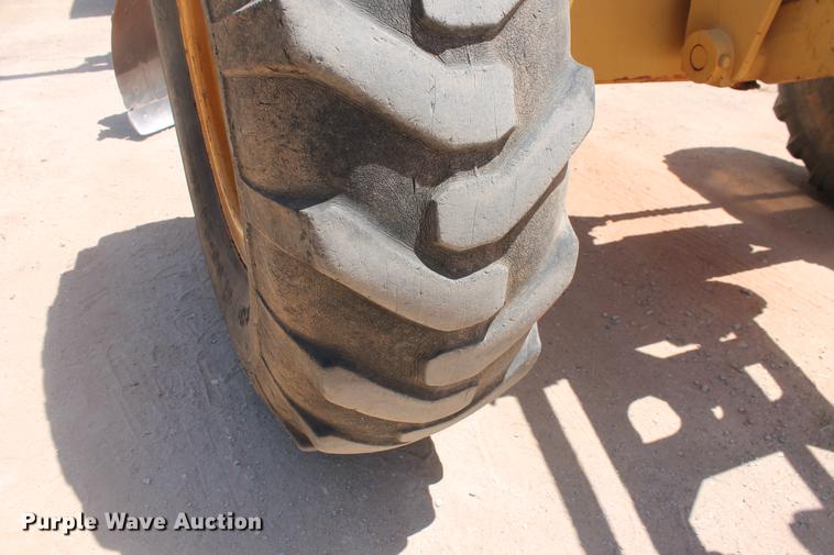 image for item DD5254 1987 John Deere 770B motor grader