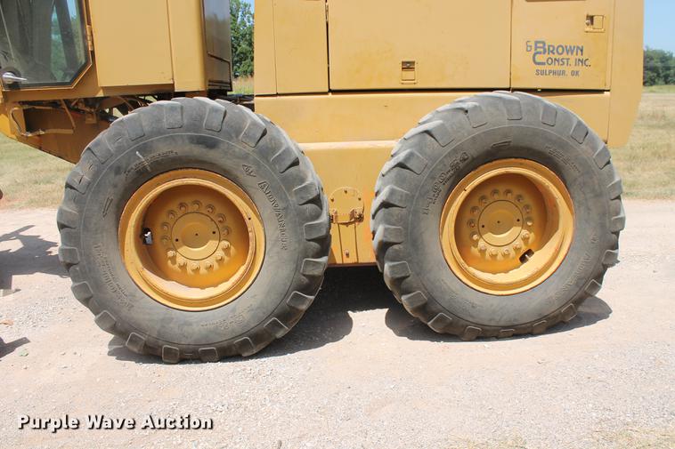 image for item DD5254 1987 John Deere 770B motor grader