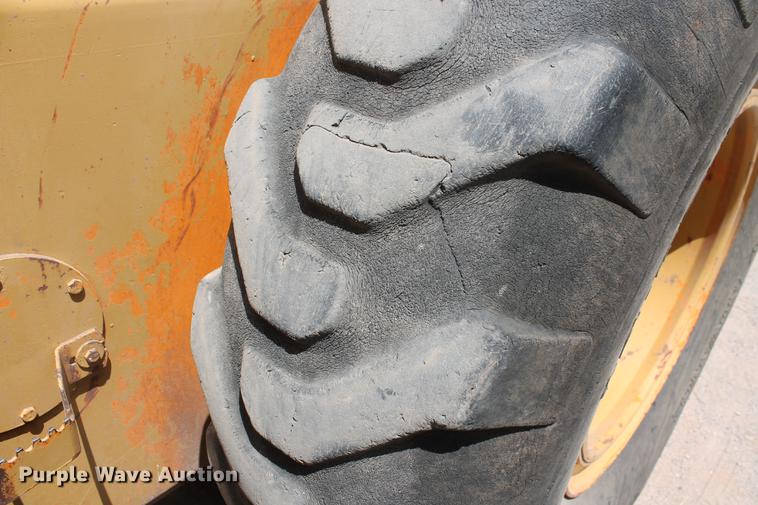 image for item DD5254 1987 John Deere 770B motor grader