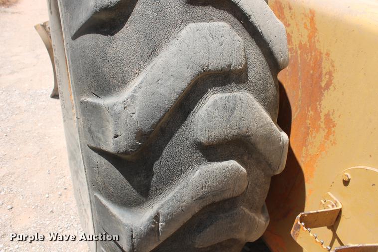 image for item DD5254 1987 John Deere 770B motor grader