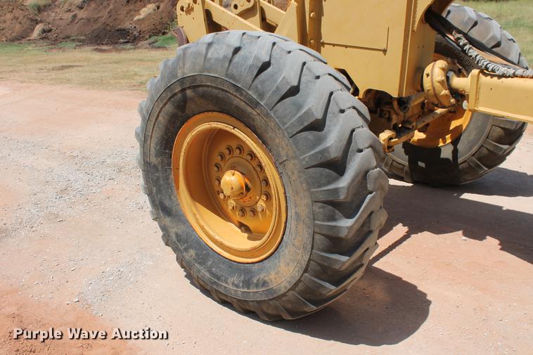 image for item DD5254 1987 John Deere 770B motor grader