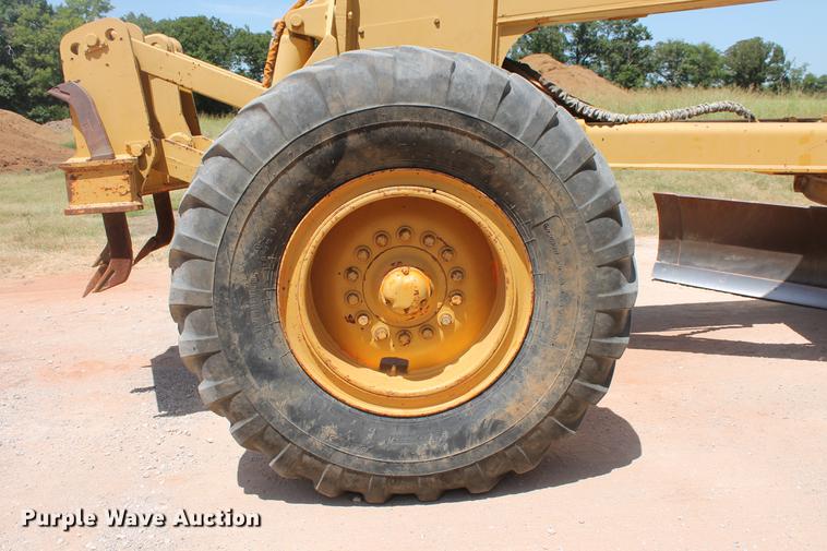 image for item DD5254 1987 John Deere 770B motor grader