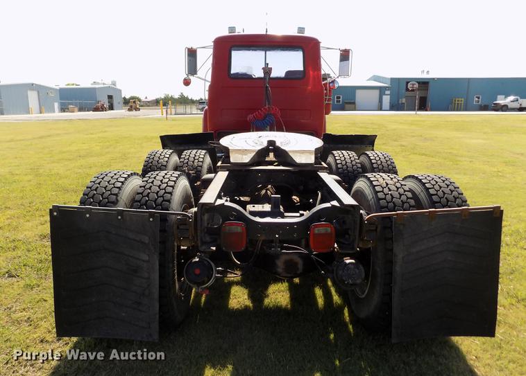 image for item DD5766 1986 Mack Econodyne R688ST semi truck